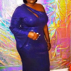 Selling this dress I wore only 1 time. That’s me modeling it